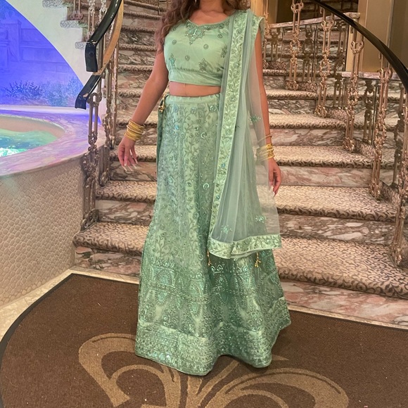 Designer Sarees Made in India. Green. Perfect size for S,M,L - Picture 1 of 5